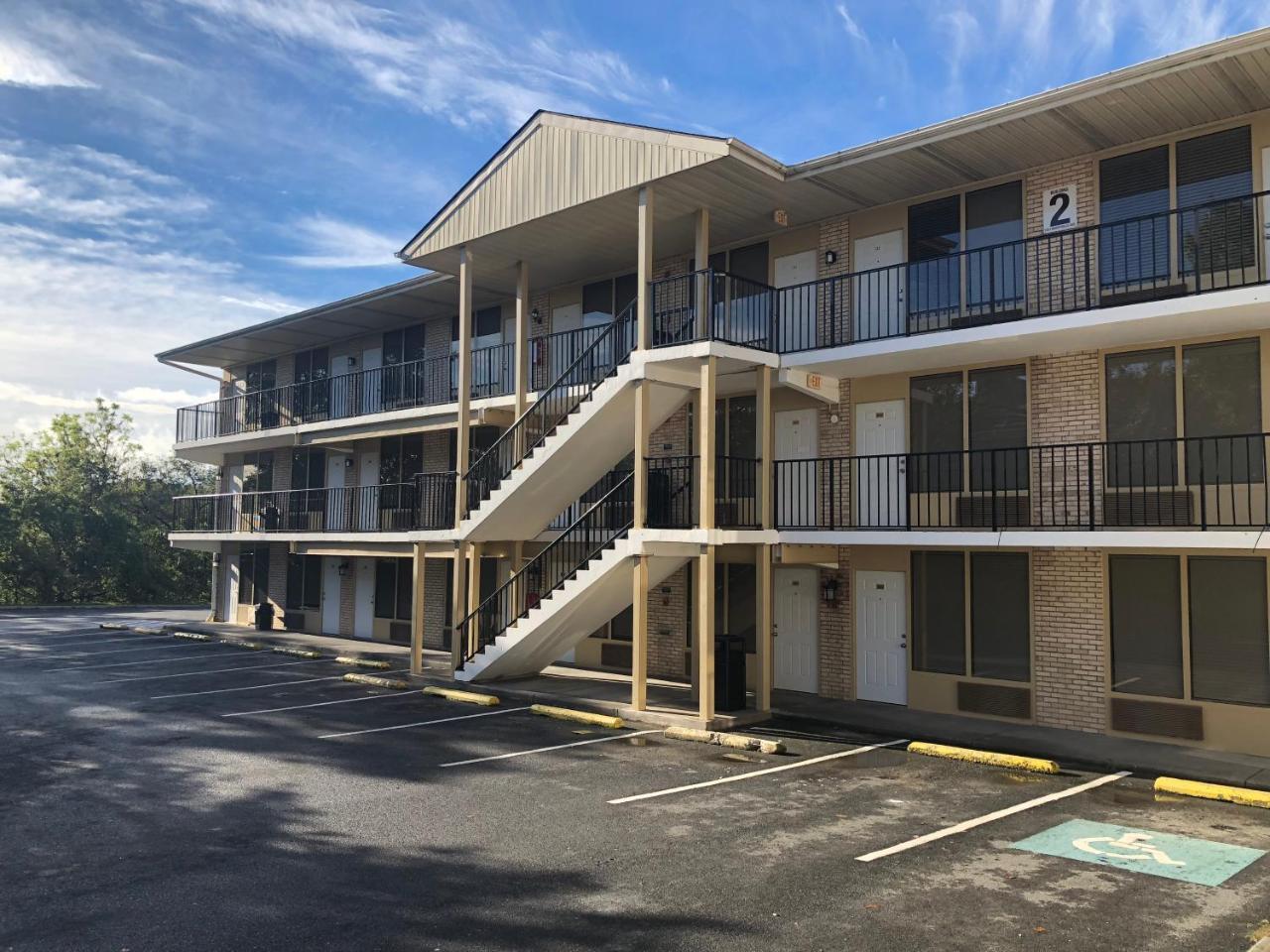 APM Inn&Suites Winchester Eksteriør bilde